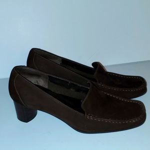 Pumps Oxford, Aerosole brand